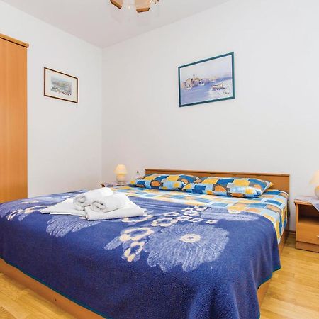 1 Bedroom Awesome Apartment In Малинска Экстерьер фото
