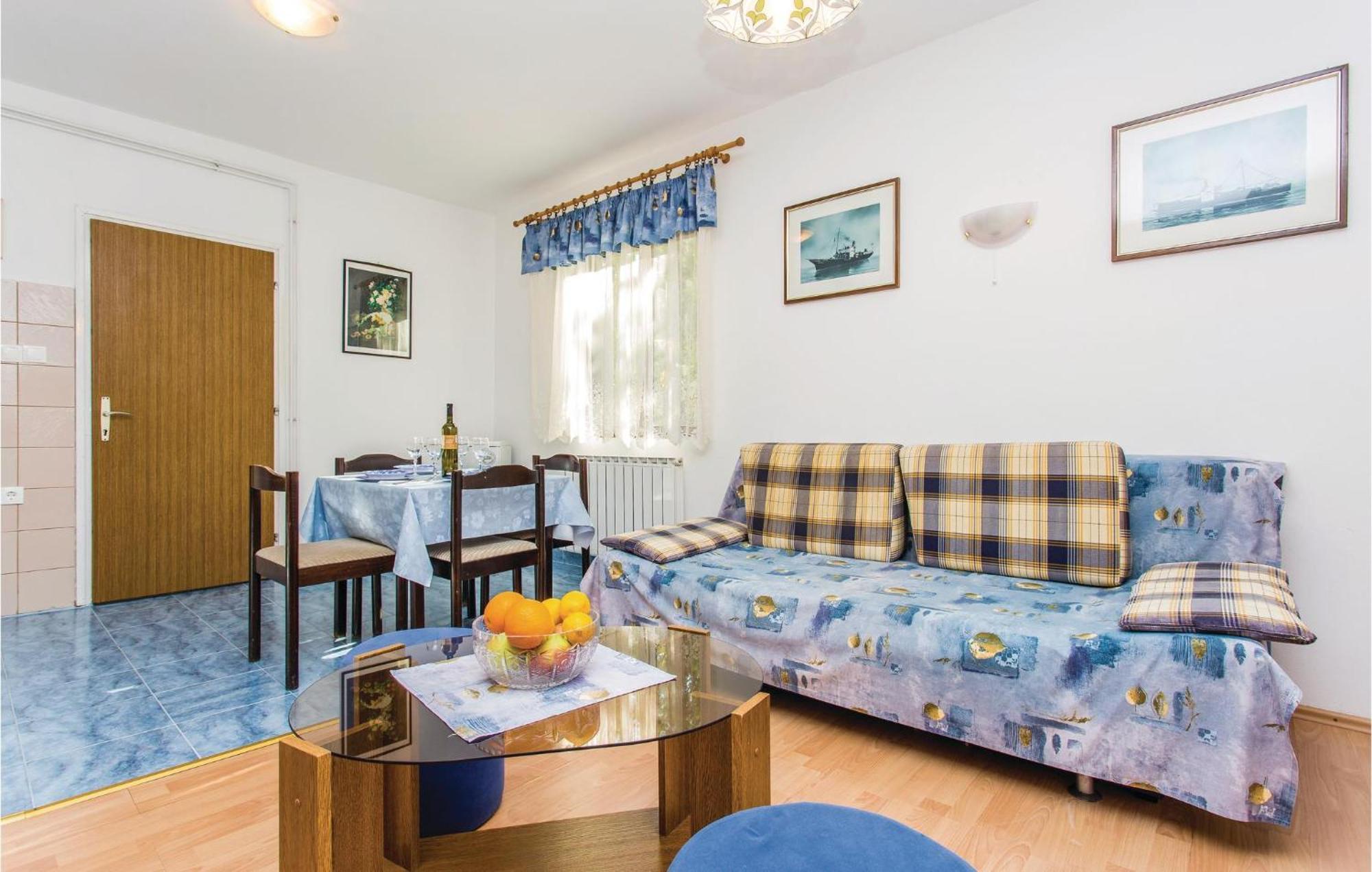 1 Bedroom Awesome Apartment In Малинска Экстерьер фото