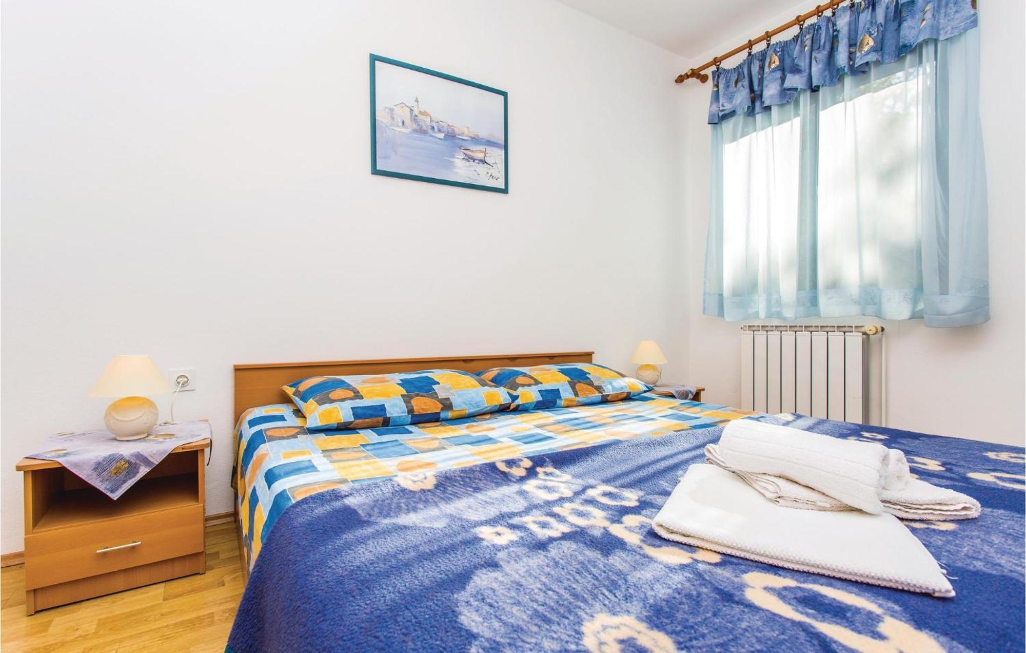 1 Bedroom Awesome Apartment In Малинска Экстерьер фото